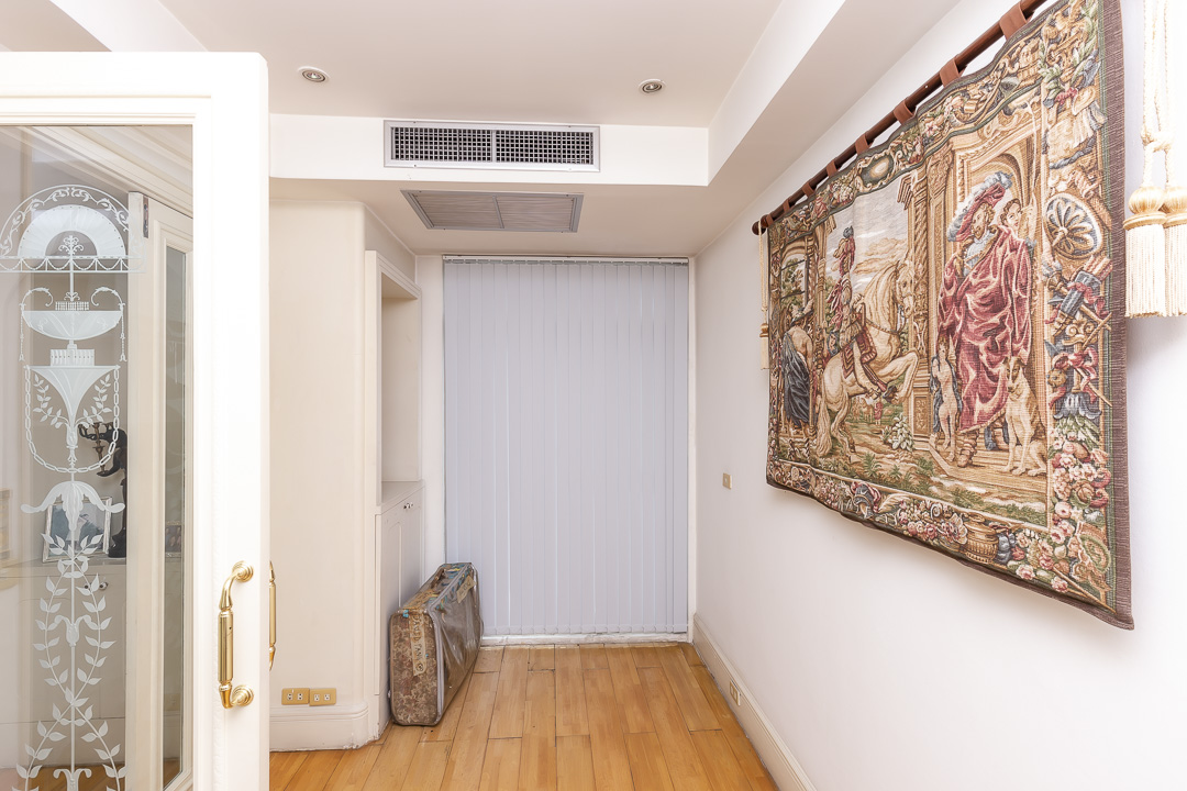 รอยัล คาสเซิล พัฒนาการ