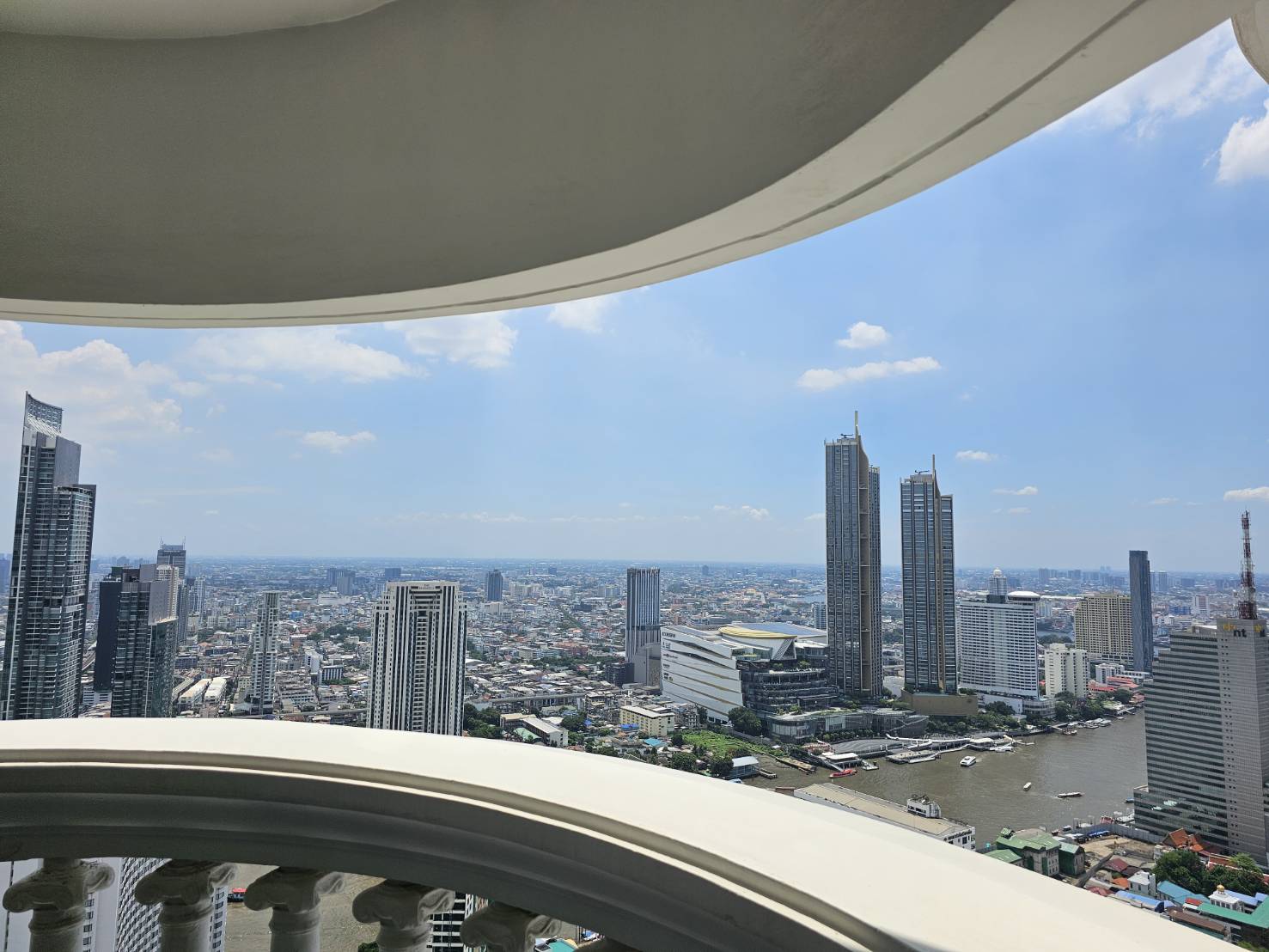 สเตท ทาวเวอร์